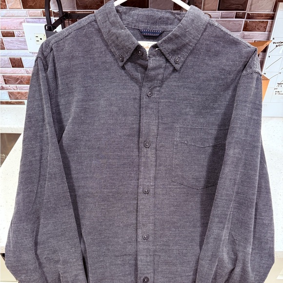 🔥 Men’s Charcoal Textured Button-Up Shirt | Size M | Classic Fit | Clean & Sharp - Picture 1 of 3